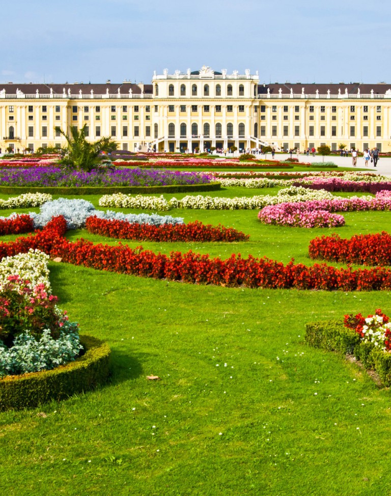 schoenbrunn-istock_24693786_xlarge-2