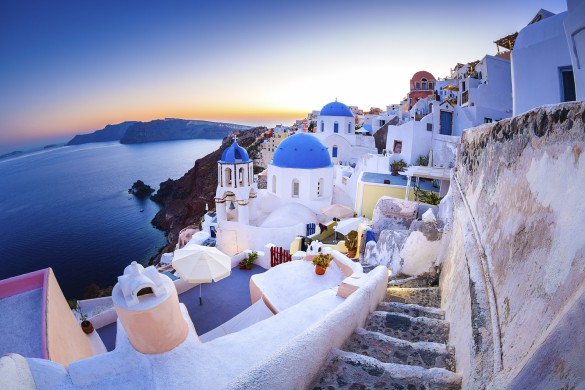 urlaubsguru.de_santorini-oia-village-istock_000025483797_large