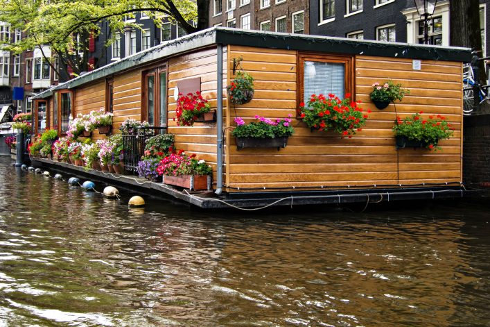 floating-house-at-amsterdam-shutterstock_111572729-2