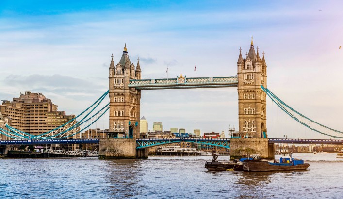 tower-bridge-in-london-an-der-themse-istock_72262917_xlarge-2-707×411