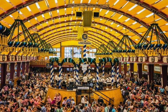 Oktoberfest München Wiesn Zelt