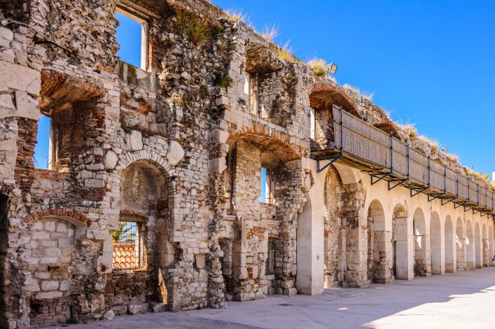 south-city-walls-above-the-bronze-gate-porta-aenea-of-diocletians-palace-in-split-croatia-shutterstock_413159689-2