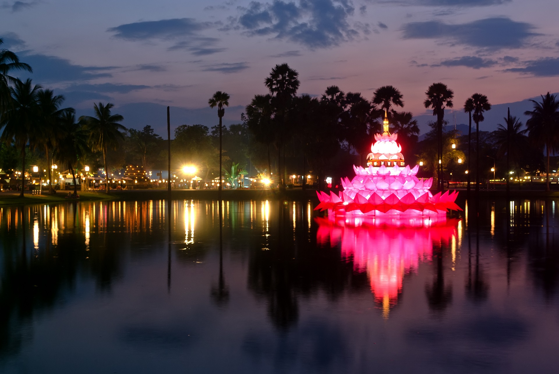 Sukhothai, Loy Krathong, Lichterfest in Thailand Sukhothai, Loy Krathong, Lichterfest in Thailand
