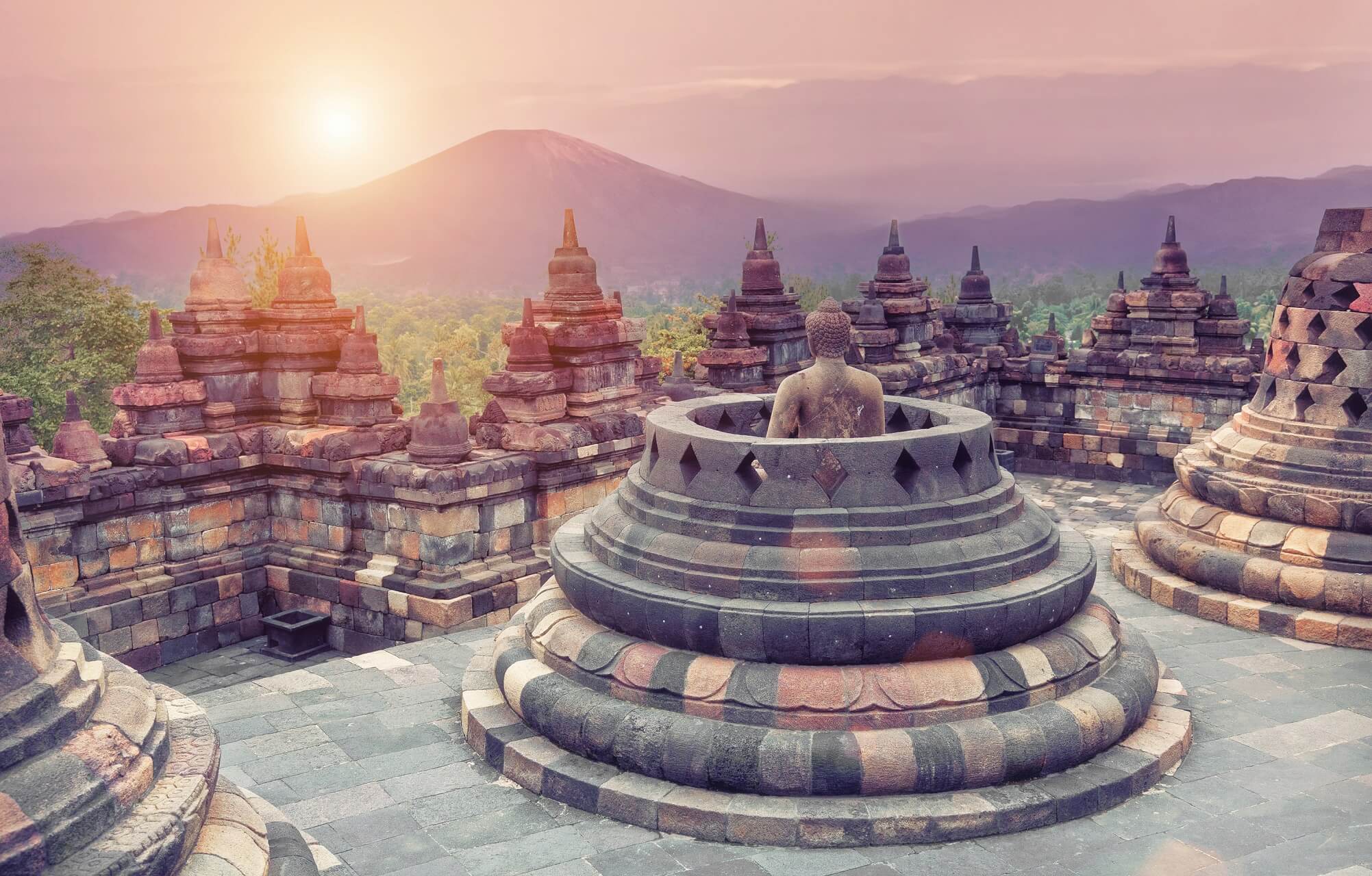 Jaya hat eine wunderschöne Natur und viele faszinierende Tempel